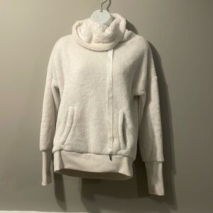 Mondetta luxury warm, cream cozy sweater